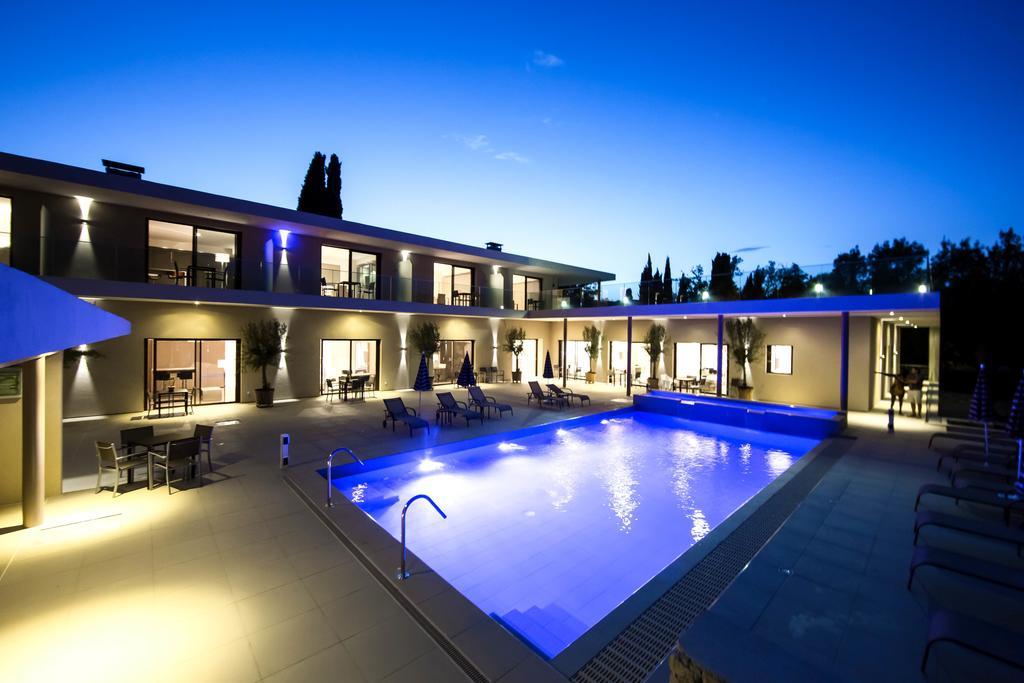 Seventeen Hotel Valbonne Exteriör bild