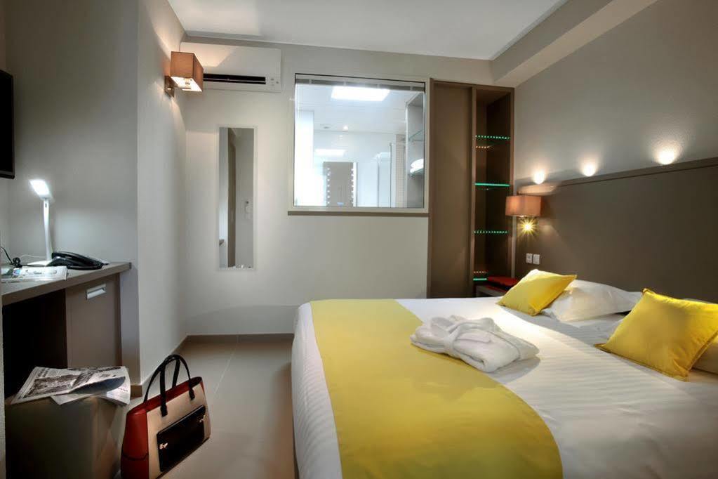Seventeen Hotel Valbonne Exteriör bild